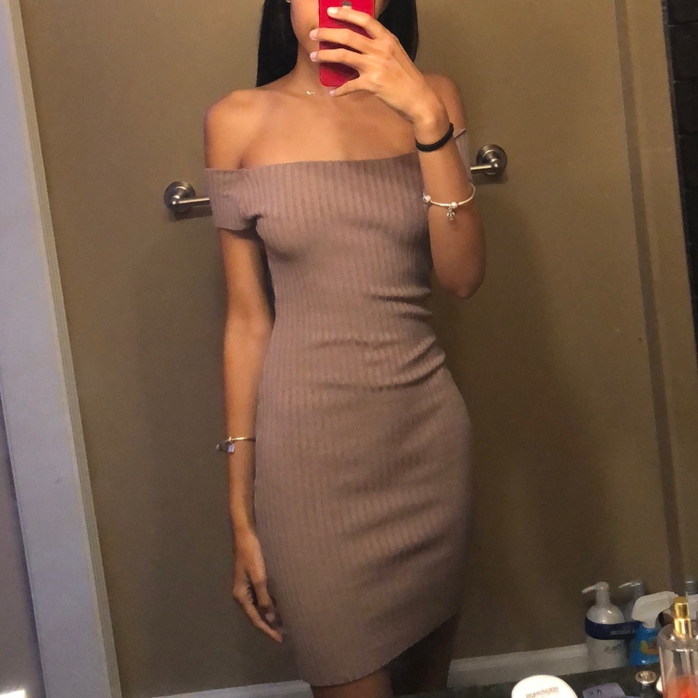Off the shoulder bodycon dress